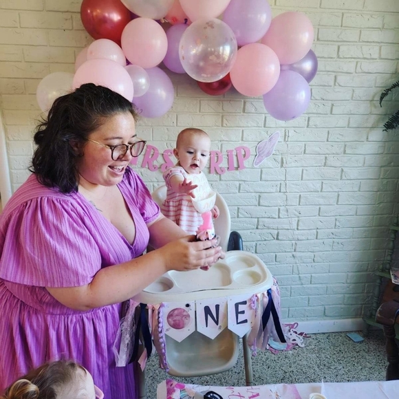 Meet your Posher, Jessica - Picture 3 of 4